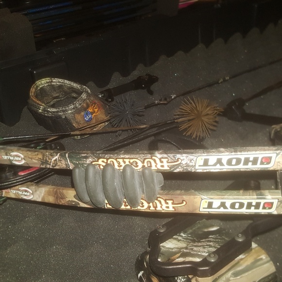 Compound Bow - Right Handed - Picture 4 of 5